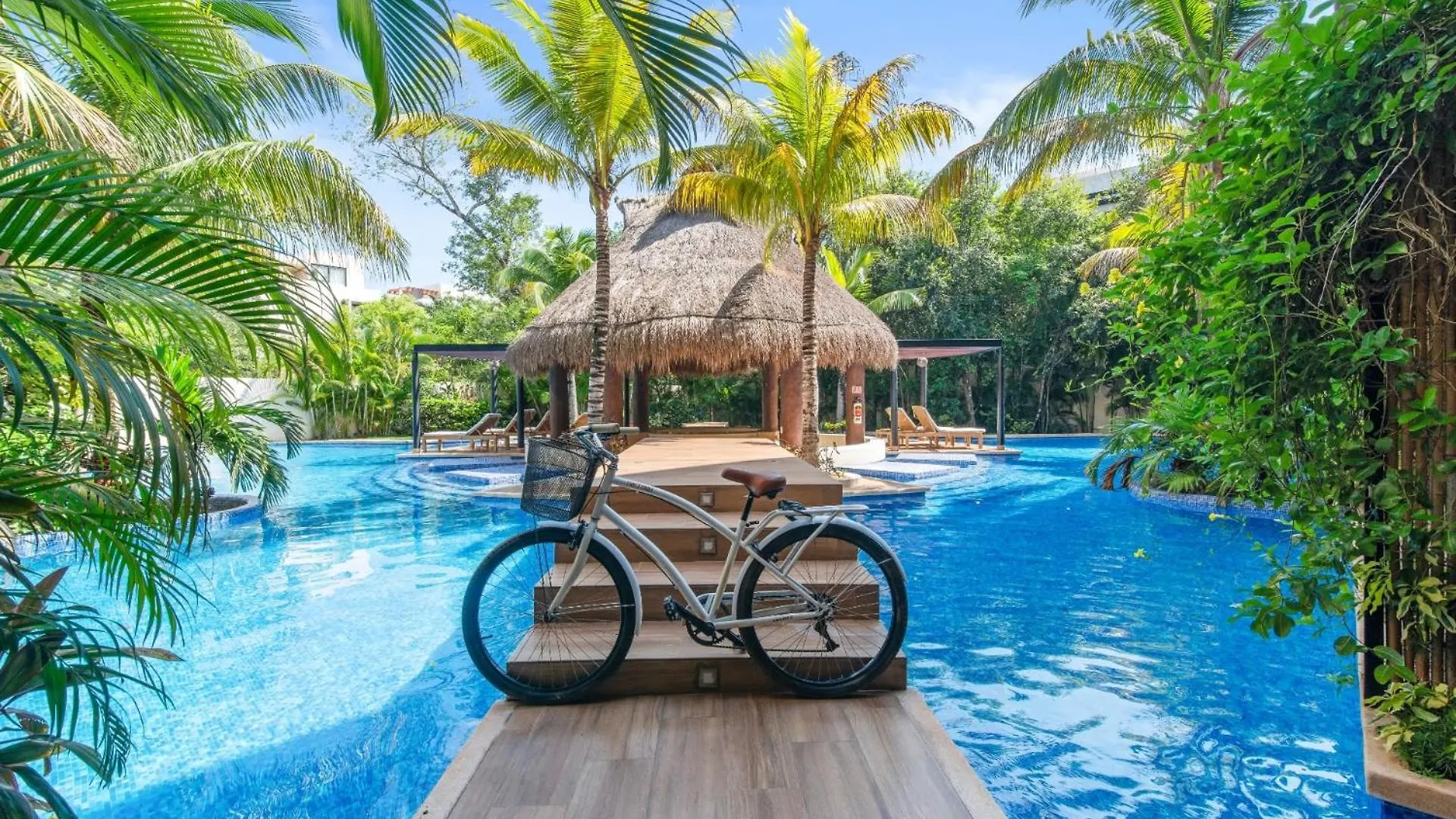 Tropical Elegance: Luxurious Apt With Pool View Tulum